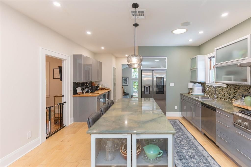 For Sale: $885,000 (3 beds, 2 baths, 1803 Square Feet)