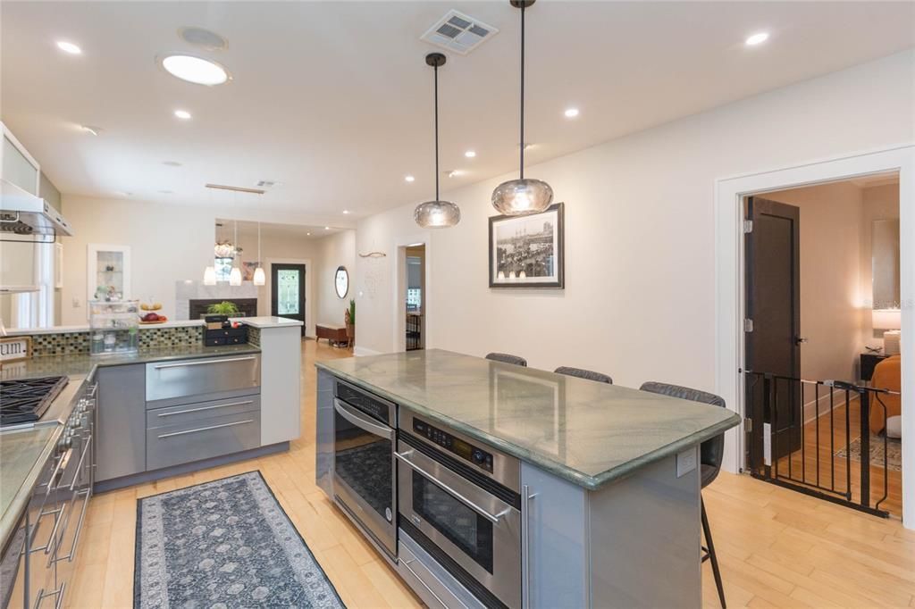 For Sale: $885,000 (3 beds, 2 baths, 1803 Square Feet)