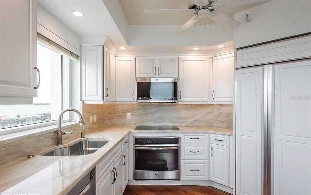 For Sale: $1,399,900 (3 beds, 2 baths, 1952 Square Feet)