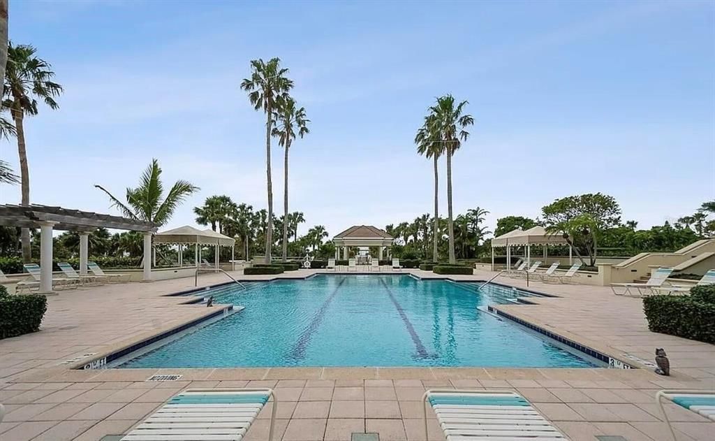 For Sale: $1,399,900 (3 beds, 2 baths, 1952 Square Feet)