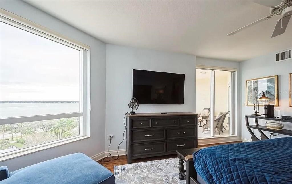For Sale: $1,399,900 (3 beds, 2 baths, 1952 Square Feet)