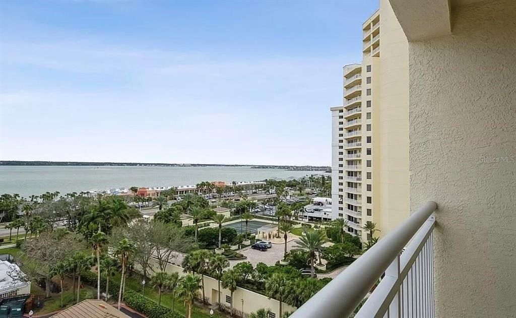 For Sale: $1,399,900 (3 beds, 2 baths, 1952 Square Feet)