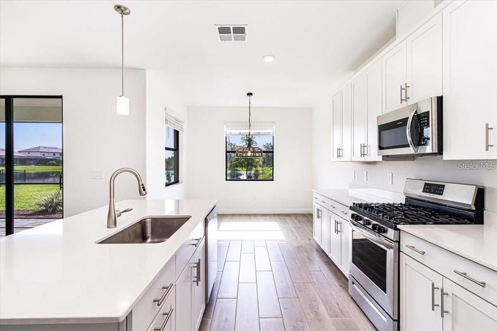 For Rent: $4,900 (6 beds, 4 baths, 2918 Square Feet)