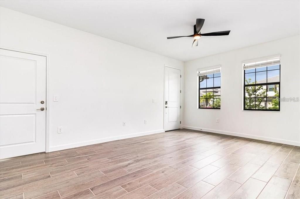 For Rent: $4,900 (6 beds, 4 baths, 2918 Square Feet)