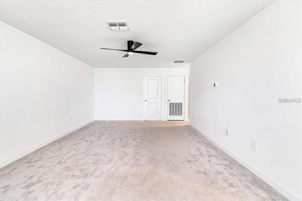 For Rent: $4,900 (6 beds, 4 baths, 2918 Square Feet)