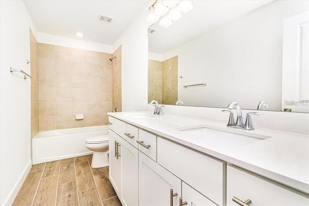 For Rent: $4,900 (6 beds, 4 baths, 2918 Square Feet)