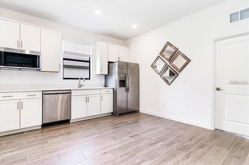 For Rent: $4,900 (6 beds, 4 baths, 2918 Square Feet)