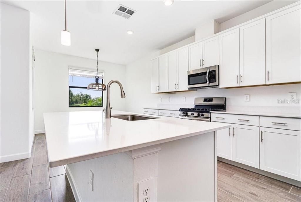 For Rent: $4,900 (6 beds, 4 baths, 2918 Square Feet)