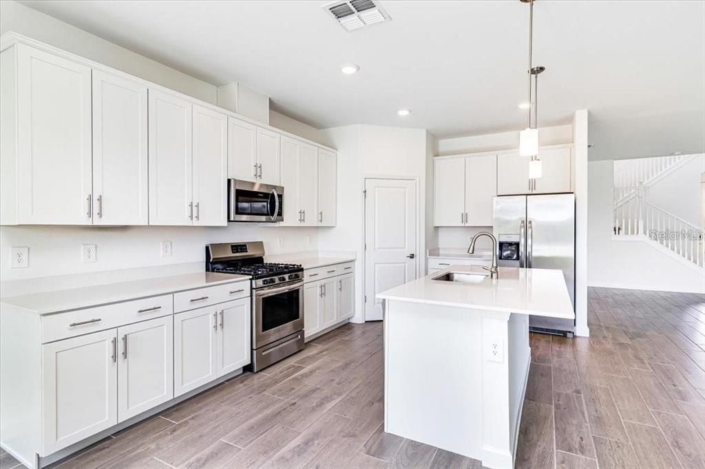 For Rent: $4,900 (6 beds, 4 baths, 2918 Square Feet)