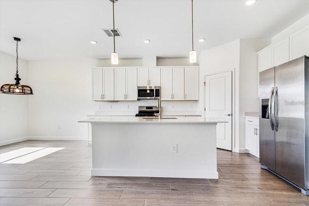 For Rent: $4,900 (6 beds, 4 baths, 2918 Square Feet)
