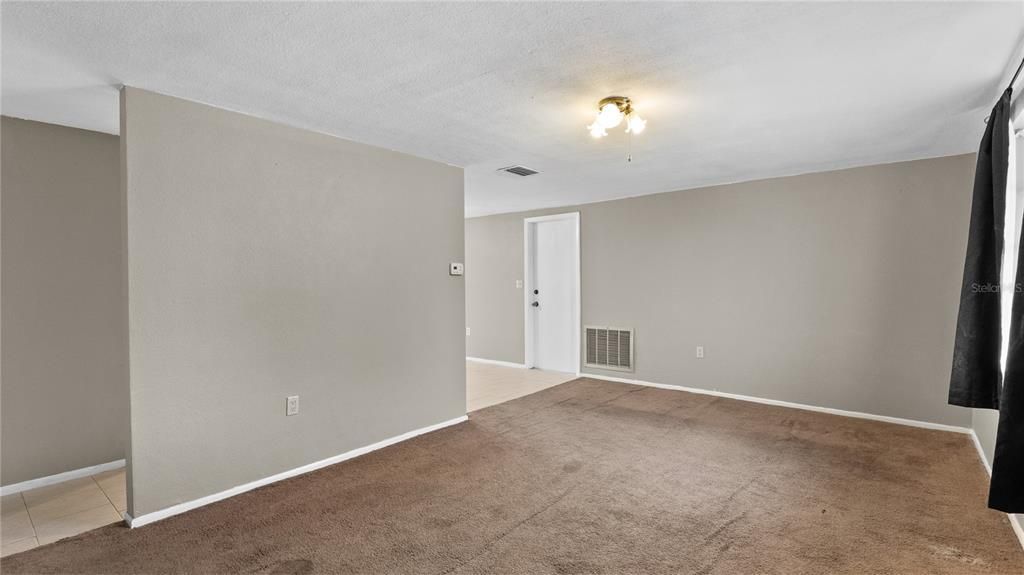 For Sale: $190,000 (2 beds, 1 baths, 864 Square Feet)