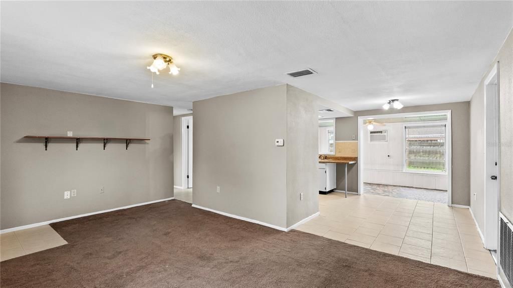 For Sale: $190,000 (2 beds, 1 baths, 864 Square Feet)