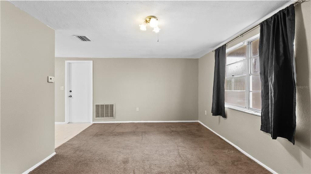 For Sale: $190,000 (2 beds, 1 baths, 864 Square Feet)