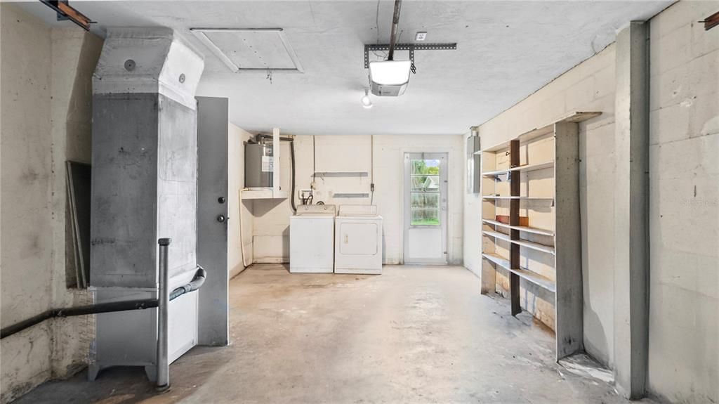 For Sale: $190,000 (2 beds, 1 baths, 864 Square Feet)