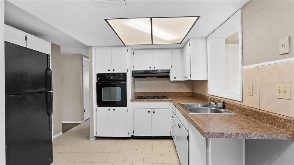 For Sale: $190,000 (2 beds, 1 baths, 864 Square Feet)