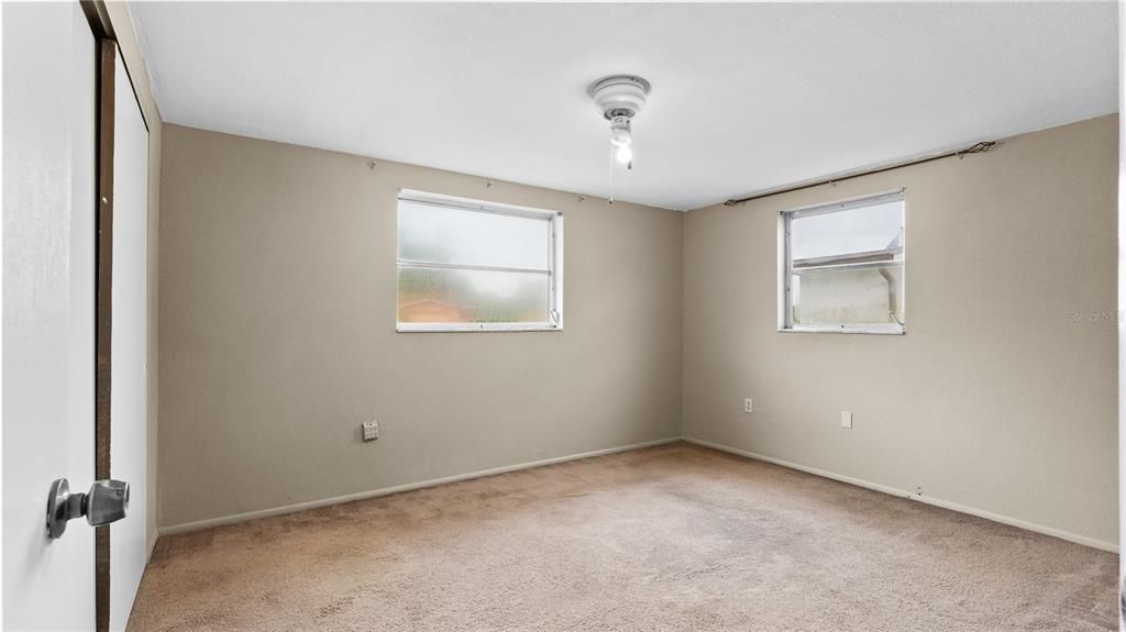 For Sale: $190,000 (2 beds, 1 baths, 864 Square Feet)