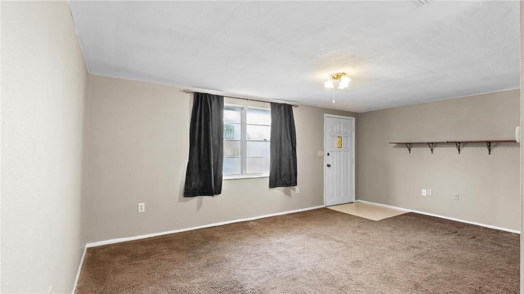 For Sale: $190,000 (2 beds, 1 baths, 864 Square Feet)
