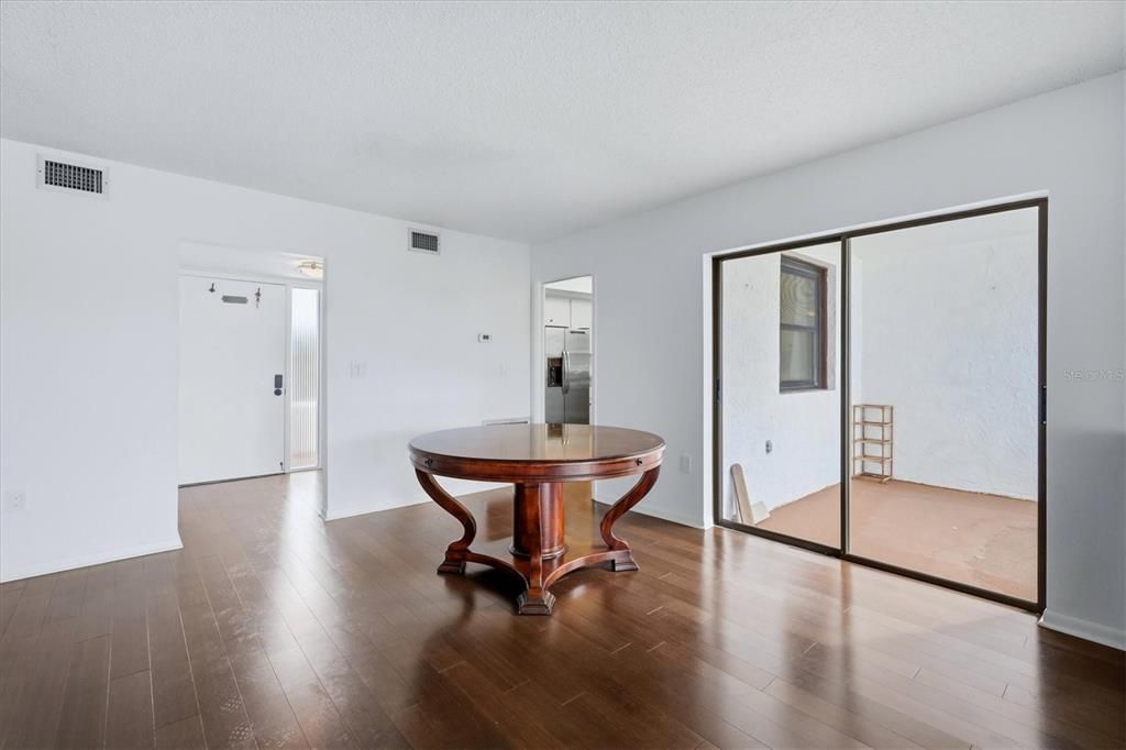 En Venta: $246,000 (2 camas, 2 baños, 1191 Pies cuadrados)