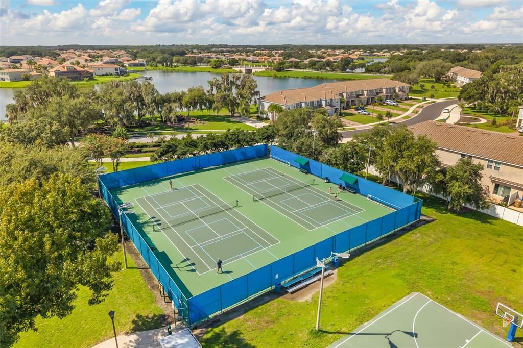 En Venta: $430,000 (4 camas, 2 baños, 2400 Pies cuadrados)