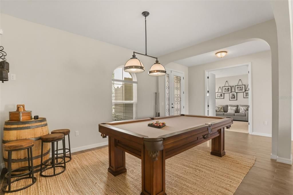 En Venta: $430,000 (4 camas, 2 baños, 2400 Pies cuadrados)