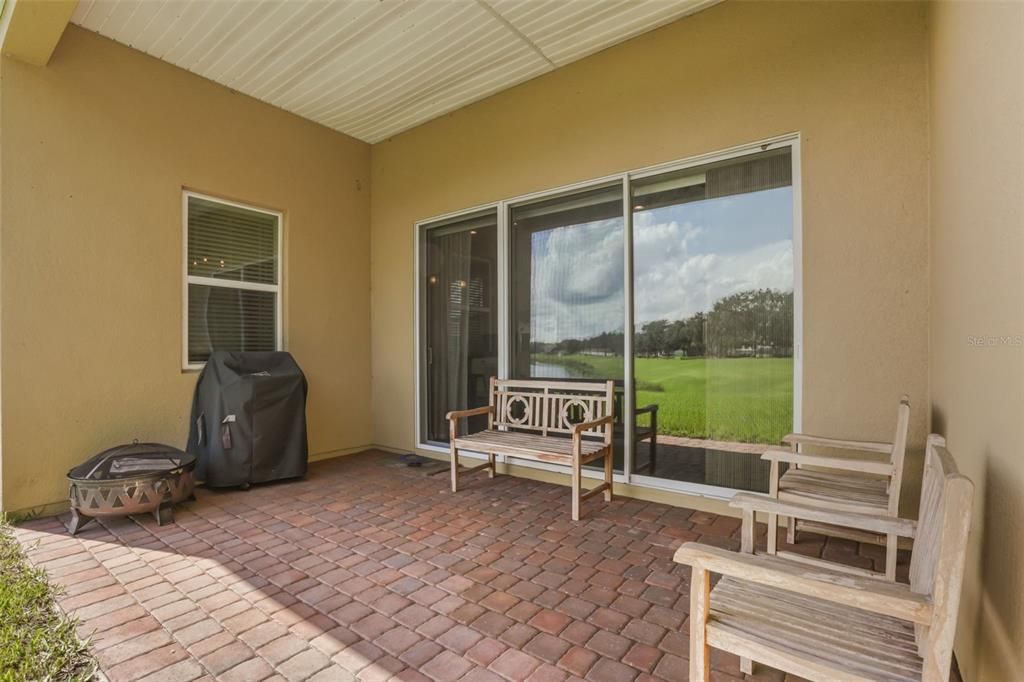 En Venta: $430,000 (4 camas, 2 baños, 2400 Pies cuadrados)