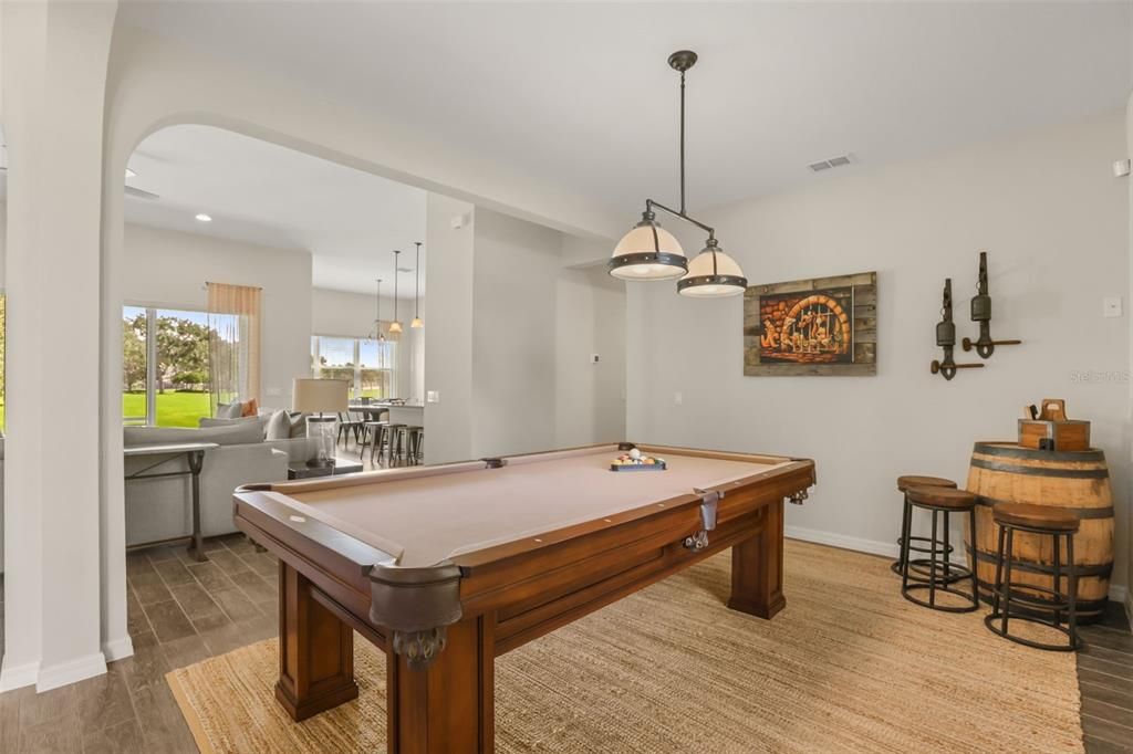 En Venta: $430,000 (4 camas, 2 baños, 2400 Pies cuadrados)