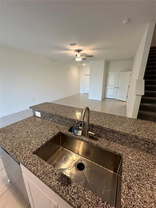 For Rent: $2,050 (3 beds, 2 baths, 1667 Square Feet)