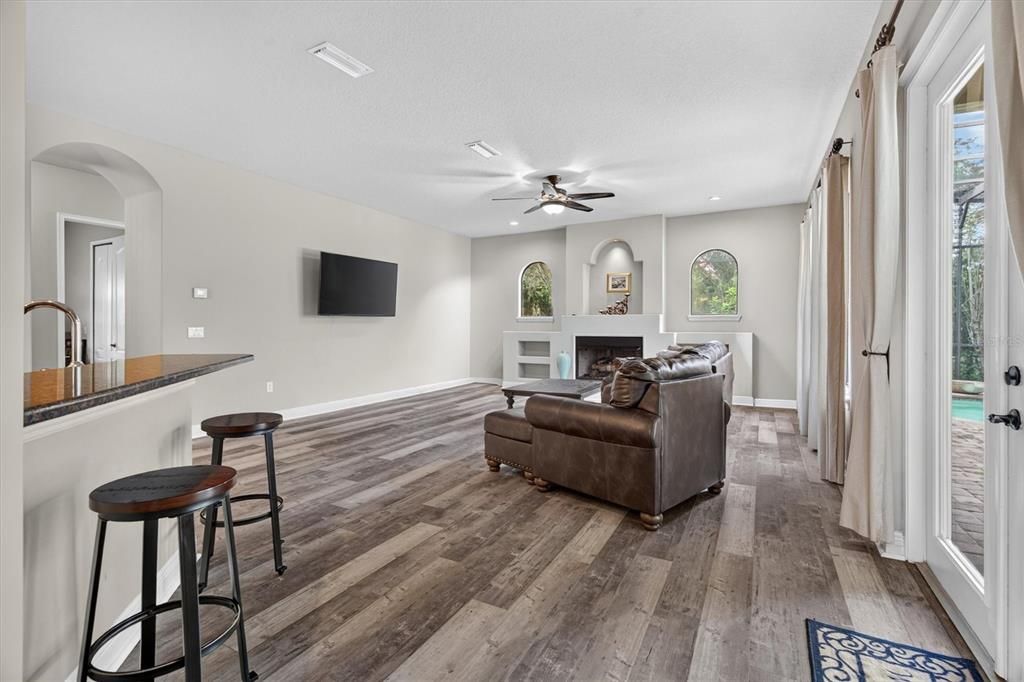 For Sale: $478,000 (4 beds, 2 baths, 2358 Square Feet)
