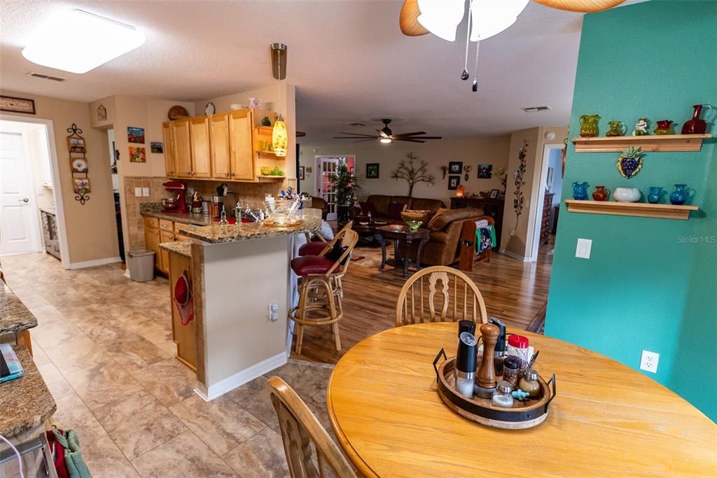 En Venta: $271,000 (2 camas, 2 baños, 1800 Pies cuadrados)