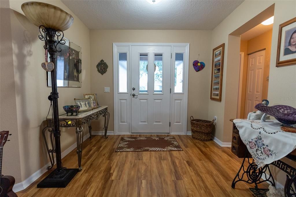 En Venta: $271,000 (2 camas, 2 baños, 1800 Pies cuadrados)