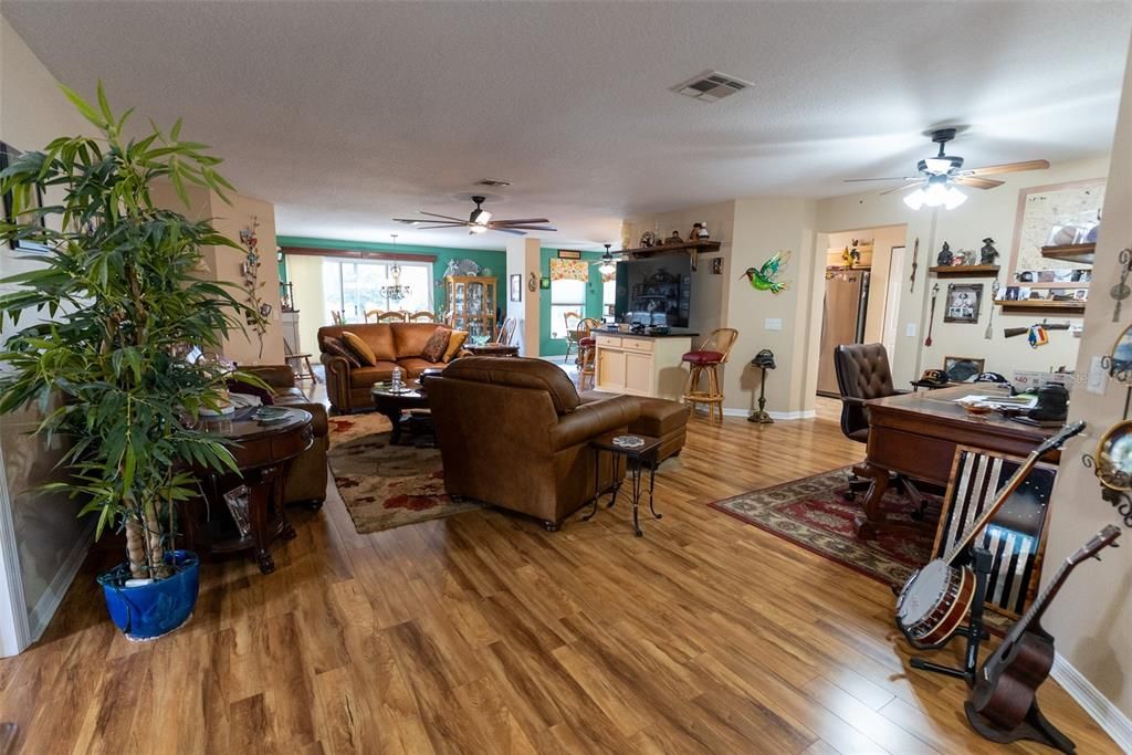 En Venta: $271,000 (2 camas, 2 baños, 1800 Pies cuadrados)