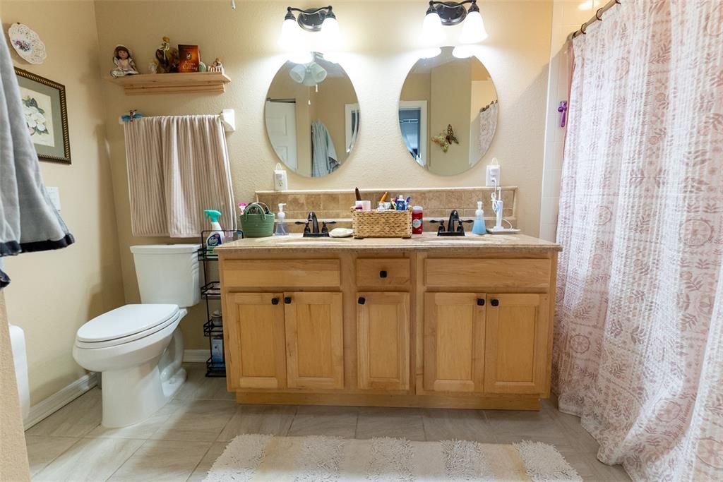 En Venta: $271,000 (2 camas, 2 baños, 1800 Pies cuadrados)