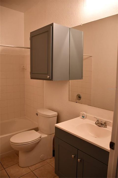 В аренду: $2,100 (4 спален, 2 ванн, 1313 Квадратных фут)