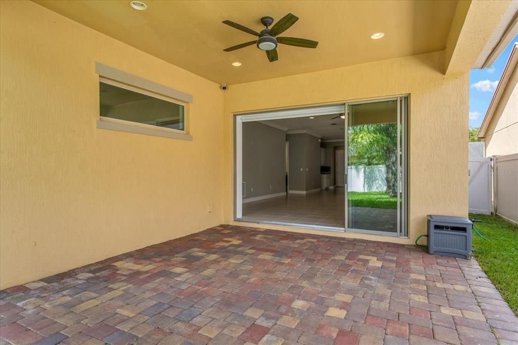 For Sale: $560,000 (4 beds, 2 baths, 2077 Square Feet)