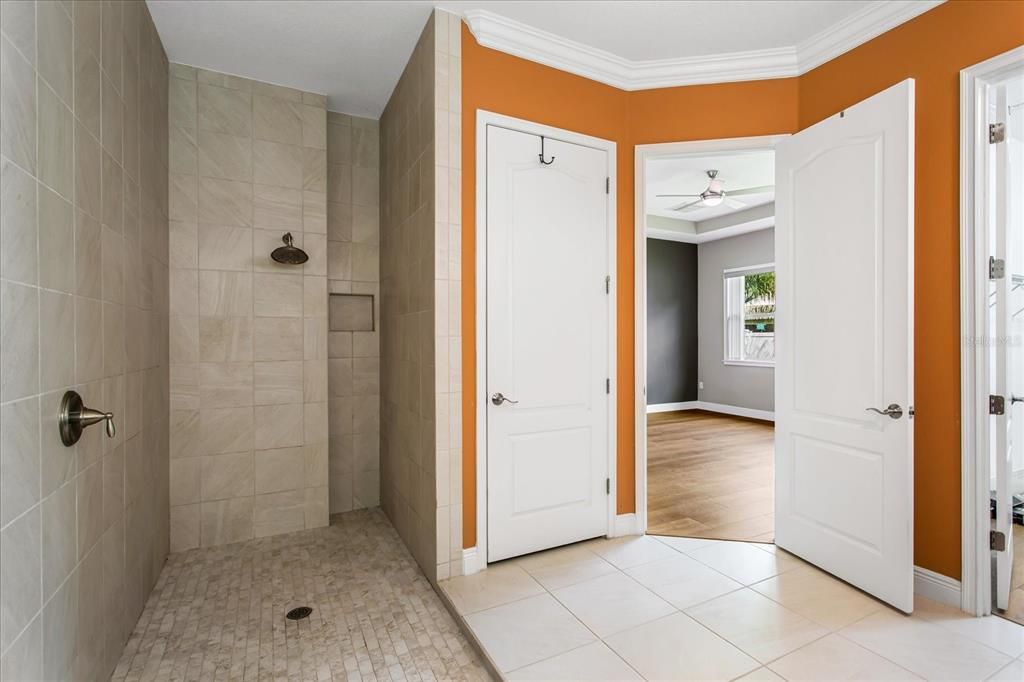 For Sale: $560,000 (4 beds, 2 baths, 2077 Square Feet)