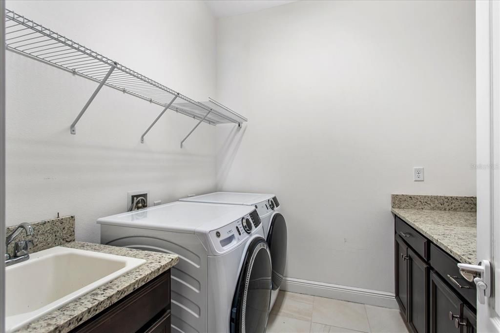For Sale: $560,000 (4 beds, 2 baths, 2077 Square Feet)