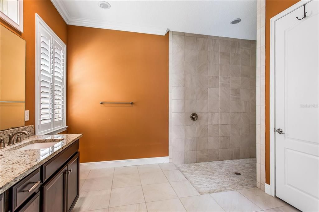 For Sale: $560,000 (4 beds, 2 baths, 2077 Square Feet)