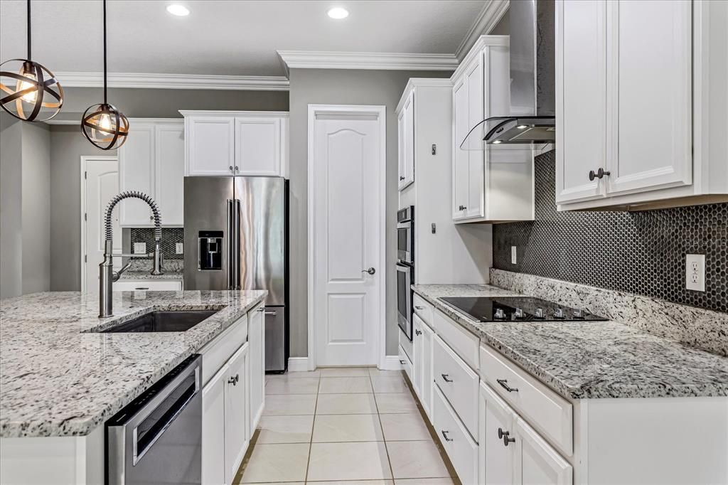 For Sale: $560,000 (4 beds, 2 baths, 2077 Square Feet)