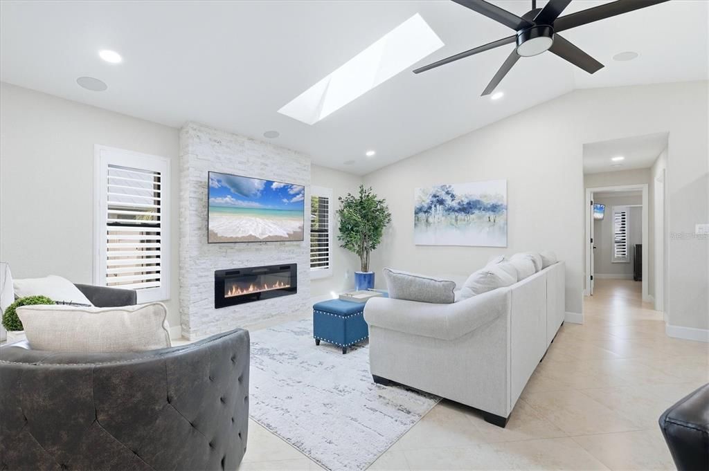 Activo con contrato: $869,000 (3 camas, 2 baños, 2156 Pies cuadrados)
