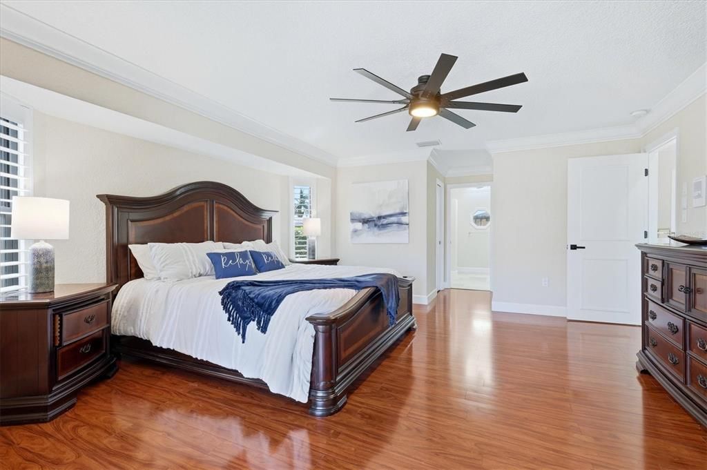 Activo con contrato: $869,000 (3 camas, 2 baños, 2156 Pies cuadrados)