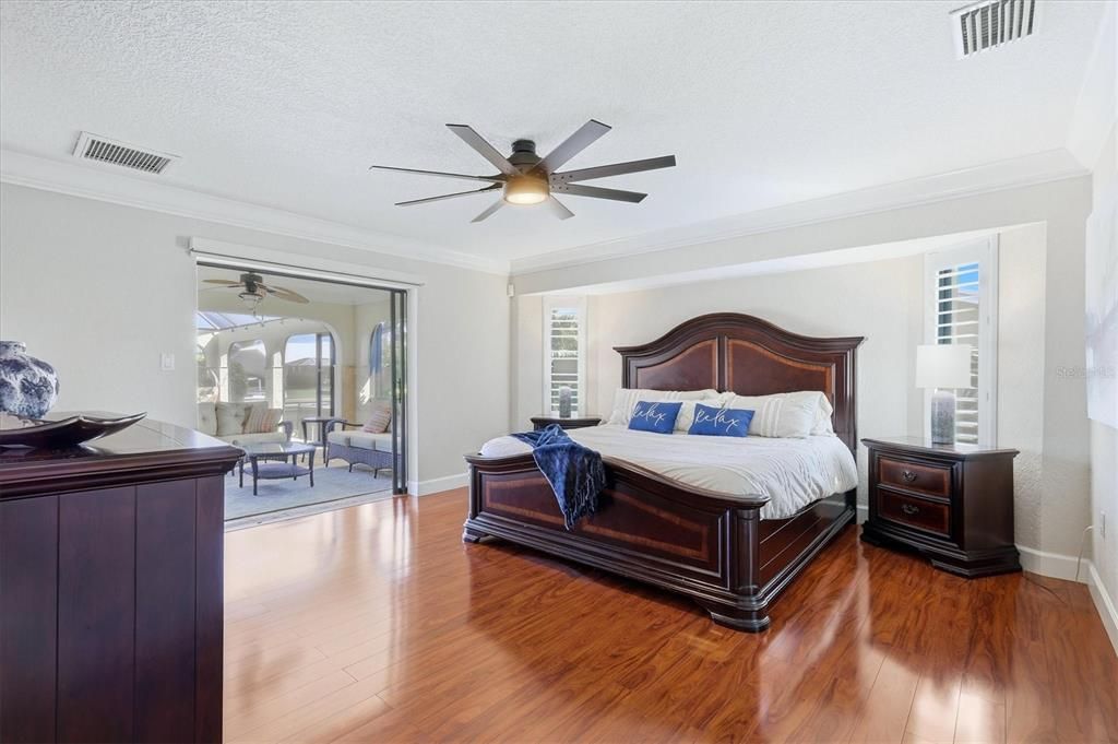 Activo con contrato: $869,000 (3 camas, 2 baños, 2156 Pies cuadrados)