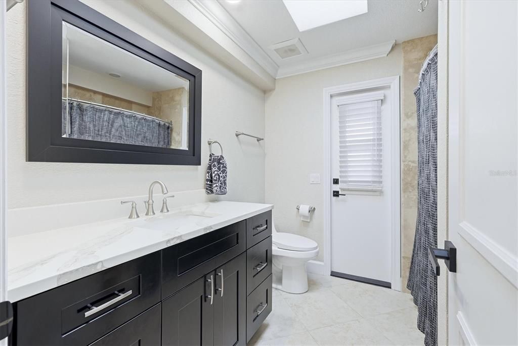 Activo con contrato: $869,000 (3 camas, 2 baños, 2156 Pies cuadrados)