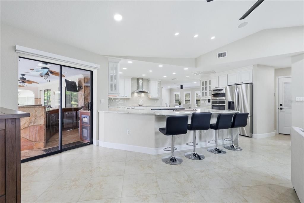 Activo con contrato: $869,000 (3 camas, 2 baños, 2156 Pies cuadrados)