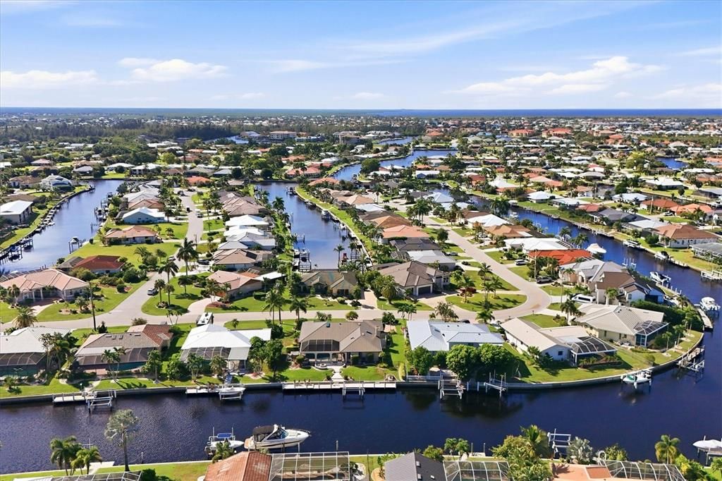 Activo con contrato: $869,000 (3 camas, 2 baños, 2156 Pies cuadrados)
