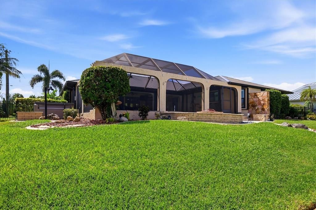 Activo con contrato: $869,000 (3 camas, 2 baños, 2156 Pies cuadrados)