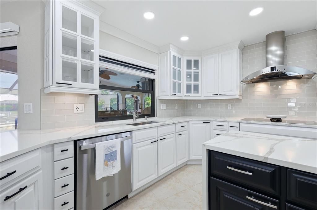 Activo con contrato: $869,000 (3 camas, 2 baños, 2156 Pies cuadrados)