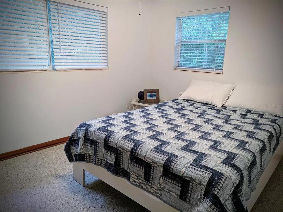 For Rent: $1,300 (2 beds, 1 baths, 1650 Square Feet)