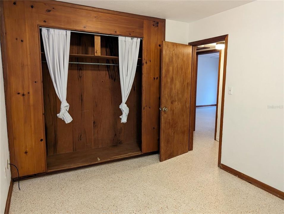 For Rent: $1,300 (2 beds, 1 baths, 1650 Square Feet)