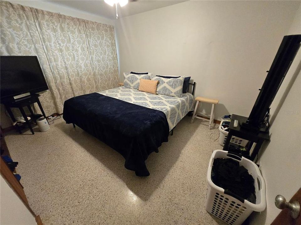 For Rent: $1,300 (2 beds, 1 baths, 1650 Square Feet)
