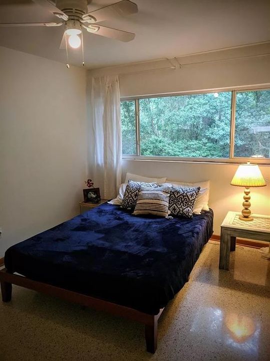 For Rent: $1,300 (2 beds, 1 baths, 1650 Square Feet)